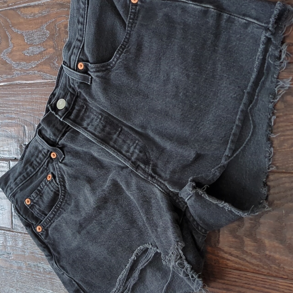 LEVI'S I  501 Black Cutoff Distressed Raw Edge Button-Fly Denim Shorts, 29